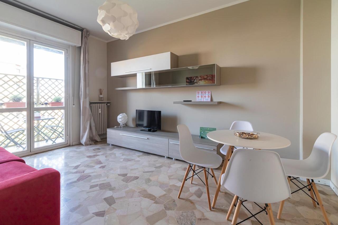 Altido Trendy Flat With Balcony, Easy Access To Milan Centreアパートメント エクステリア 写真