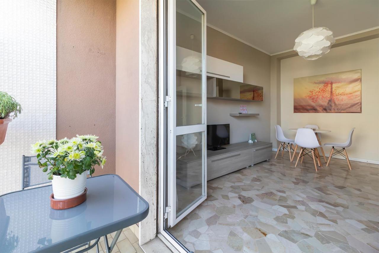Altido Trendy Flat With Balcony, Easy Access To Milan Centreアパートメント エクステリア 写真