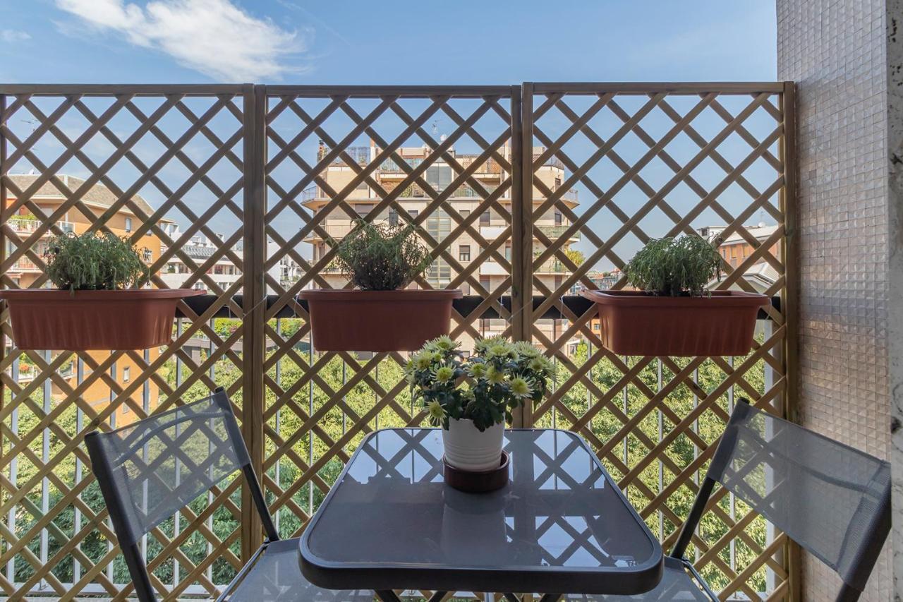 Altido Trendy Flat With Balcony, Easy Access To Milan Centreアパートメント エクステリア 写真